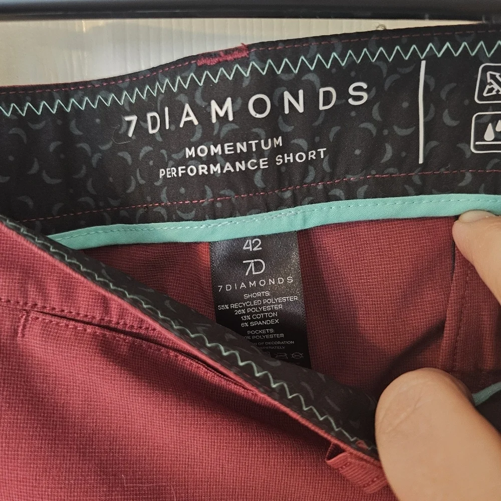 7 DIAMONDS 4 Waist Red Light Weight Momentum Performance Men's Shorts NWT - Picture 2 of 5